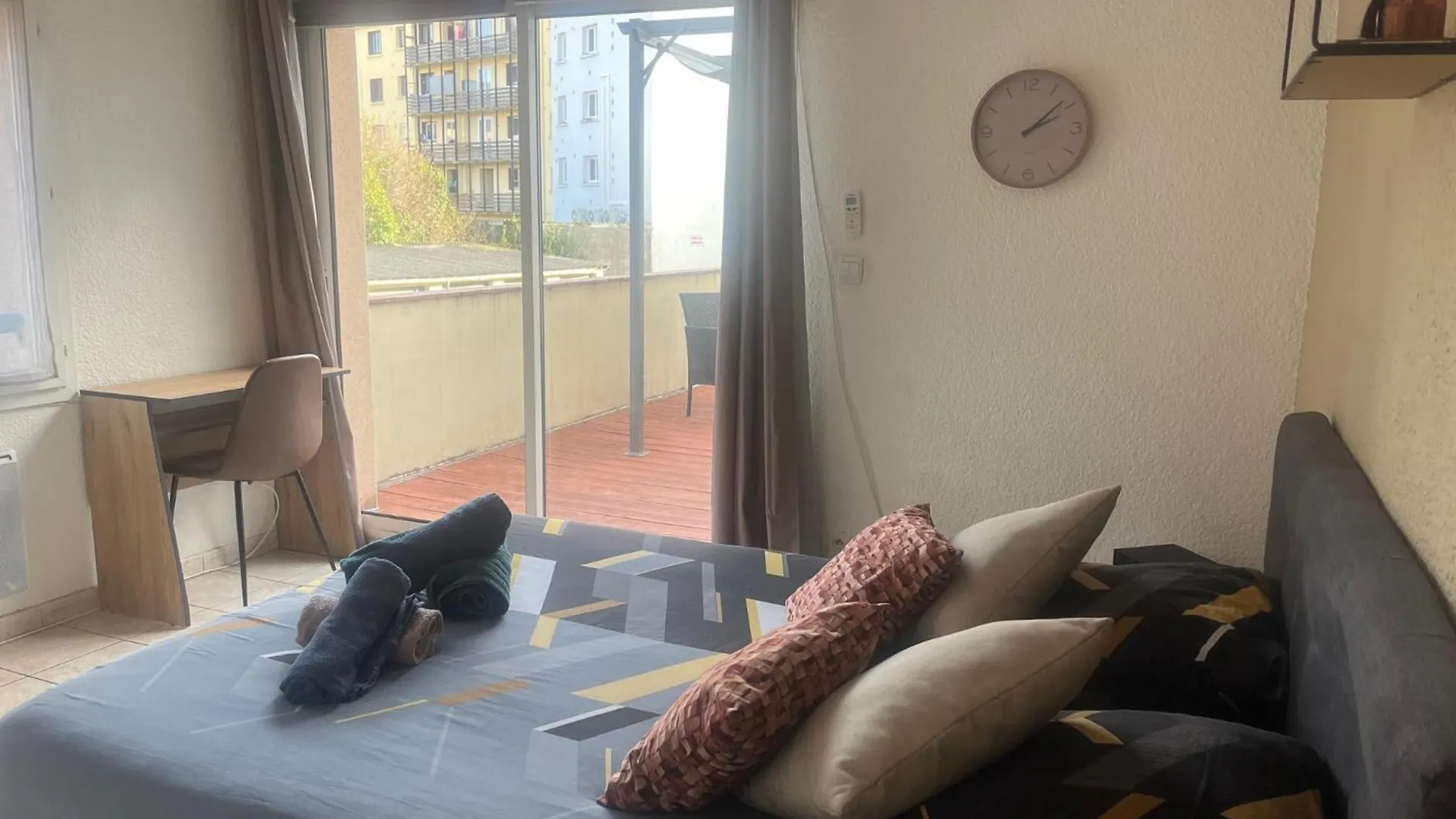 Studio Climatise Et Grande Terrasse Tarbes Centre